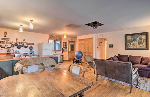 Northport Cabaña | Idyllic Northport Cottage, Walk to Lakeside!