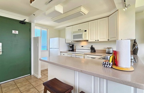 Diamond Head - Kapahulu - St. Louis Apartamento | Idílicas vistas al mar desde el piso 12 Suite de 1 dormitorio con cocina completa