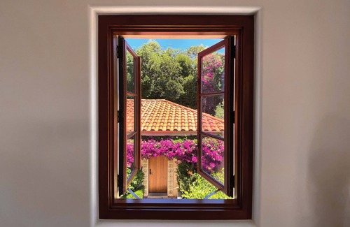 Greenbrae Casa | Idyllic Retreat with Views, Sunny Gardens & Pool!