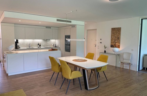 Arcegno Apartamento | Idyllic vacation apartment on the Losone golf course: comfort and nature combined!