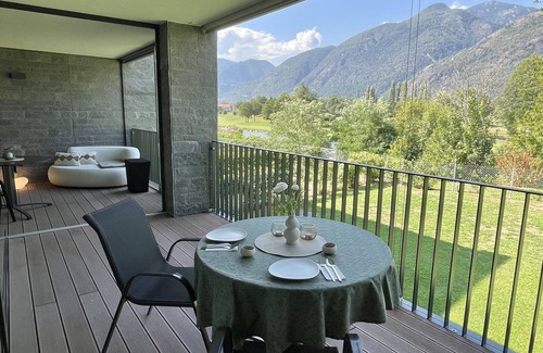 Arcegno Apartamento | Idyllic vacation apartment on the Losone golf course: comfort and nature combined!