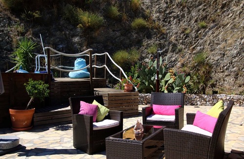 Nerja Casa | Idílicas casas de madera con impresionantes vistas al mar.