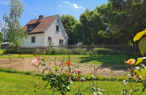 Schoepstal Casa | Idyllisch Gelegenes Ferienhaus mit Garten auf Reiterhof