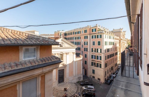 Rione II Trevi Apartamento | iFlat | Trevi Fountain's roomy&friendly apartment
