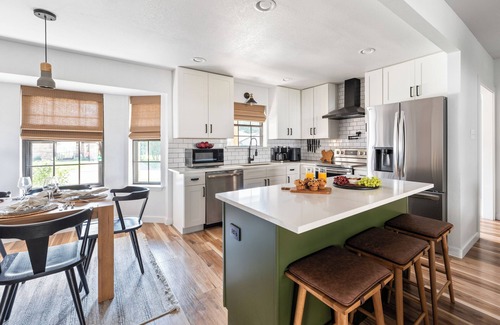 North Richland Hills Casa | IG-Worthy TX Oasis: Gated Pool + Fire Pit + Putt Putt + Game Room