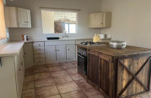 Leeupoort Casa | Ikhutseng Moutain Cottage