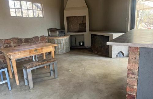 Leeupoort Casa | Ikhutseng Moutain Cottage