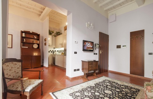 Duomo Apartamento | Il Battistero Apt - Luxury Apartments at 20 steps from Duomo; Elevator equipped.