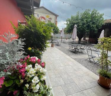 Zanica Casa | Il cortile da Tania
