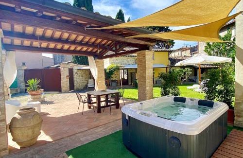 Ponte Valleceppi Casa | Il Cortile delle Rose Holiday House