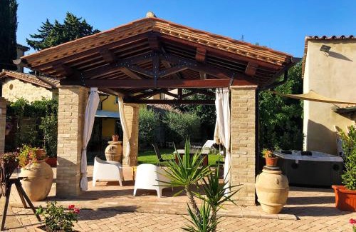 Ponte Valleceppi Casa | Il Cortile delle Rose Holiday House