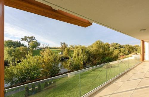 Pipera Apartamento | Il Lago - Sunrise - Cozy Luxurious Smart Home By The Lake