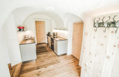 Engadin Scoul Apartamento | Il Maschun im historischen Engadinerhaus