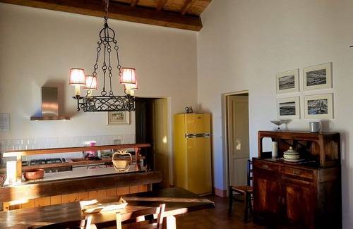 San Venanzo Cabaña | La granada, casa en excelente ubicación, duerme 5/6