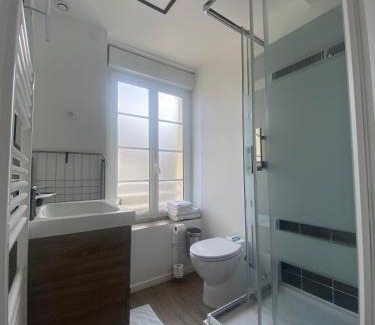 Arromanches-les-Bains Apartamento | Il y a de l'amour dans l'air - studio lit king size