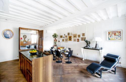Les Iles Apartamento | Ile Saint Louis & Direct River Views - 2BR - CityApartmentStay