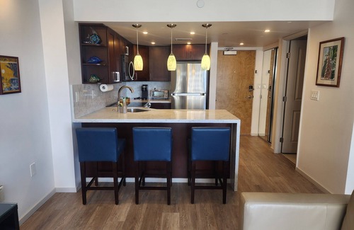 Waikiki Condominio | Ilikai 1129 - Fully remodeled unit with full kitchen and spectacular ocean view