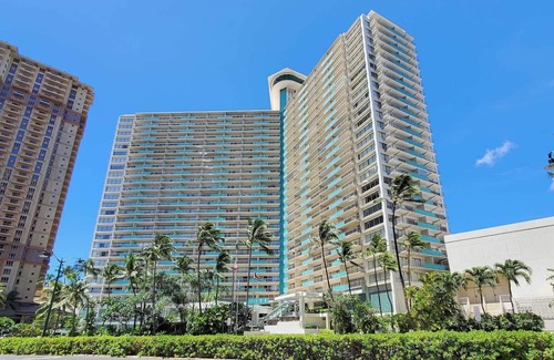 Waikiki Condominio | Ilikai 1639 Ocean / Sunset / Marina Views - King Bed - Steps to Lagoon and Beach