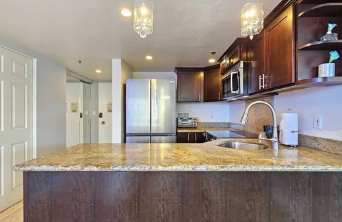 Waikiki Condominio | Ilikai 426 2 Bedroom Ocean / Pool Views - 1 K, 2 Full and 2 Q Sofa Beds