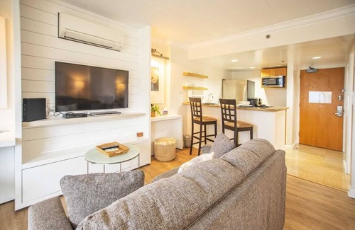 Waikiki Condominio | Ilikai 516 Ocean / Lagoon Views- New K Bed, Q Sofabed - Newly Renovated