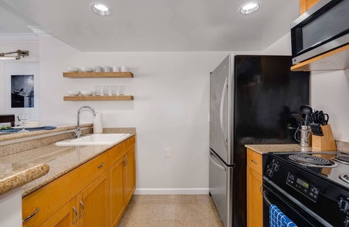 Waikiki Condominio | Ilikai 516 Ocean / Lagoon Views- New K Bed, Q Sofabed - Newly Renovated