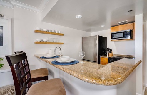 Waikiki Condominio | Ilikai 516 Ocean / Lagoon Views- New K Bed, Q Sofabed - Newly Renovated