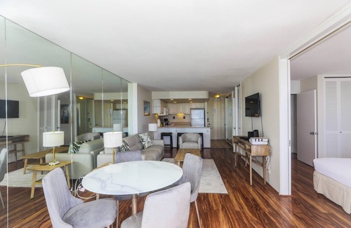 Waikiki Condominio | Ilikai Marina, a minutos de la playa, con vista al mar de 180 grados.