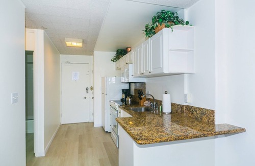Waikiki Apartamento | Ilikai Marina Studio City View Condos with Fully Equipped Kitchens & Free Wifi