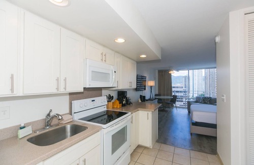 Waikiki Apartamento | Ilikai Marina Studio City View Condos with Fully Equipped Kitchens & Free Wifi