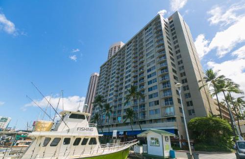 Waikiki Apartamento | Ilikai Marina Studio City View Condos with Fully Equipped Kitchens & Free Wifi