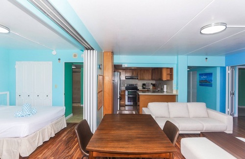 Waikiki Condominio | Ilikai Tower 1934 Condo with Fully Equipped Kitchen - Great for longer stays! by RedAwning