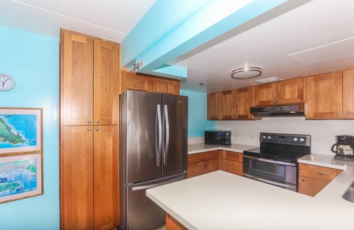 Waikiki Condominio | Ilikai Tower 1934 Condo with Fully Equipped Kitchen - Great for longer stays! by RedAwning