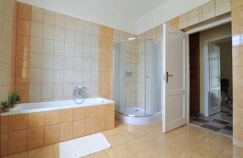 Eger Casa | Illaberek Panzió