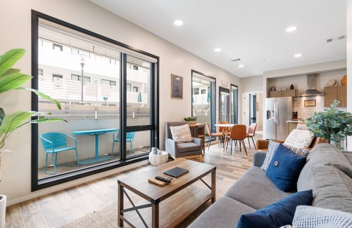 Edgehill Condominio | Illume - New Modern downtown Views with a Pool