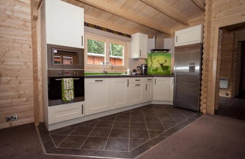 Kenwick Cabina | iLodge 73 - Luxury Log Cabin with Hot Tub and Woodburner 🏡