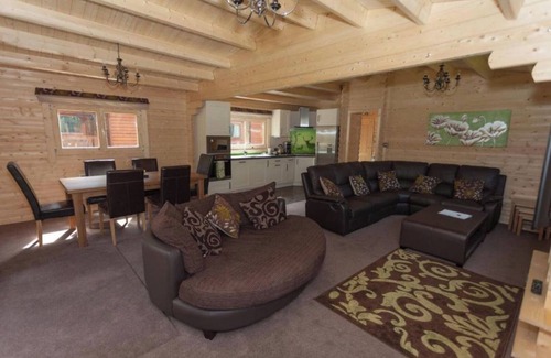 Kenwick Cabina | iLodge 73 - Luxury Log Cabin with Hot Tub and Woodburner 🏡