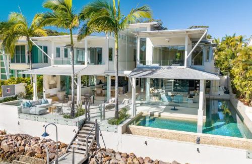 Noosa Heads Casa | Iluka, Luxurious Riverfront Retreat