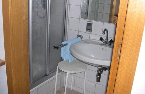 Esternberg Cama Y Desayuno | Ilz 1, double room shower/WC - Gästehaus Donautal - Donausteig and bett+bike