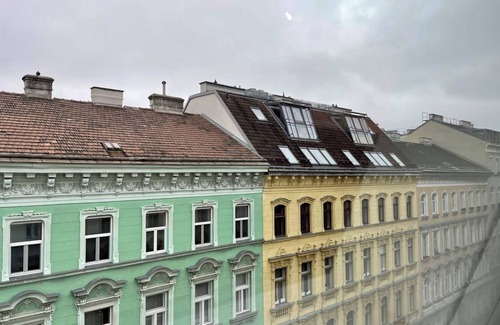 Weißgerber Apartamento | Im Pyjama zum Hundertwasserhaus Hüpfen | HG25