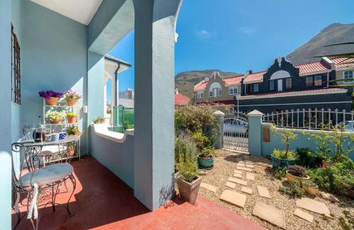 Muizenberg Casa | 'Imagine' - Surfers Corner Muizenberg Village