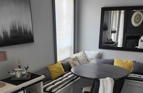 Connaught Apartamento | Immaculate 1 Bed 1 Bath w/ Private Rooftop Balcony! DT! Pet Friendly!