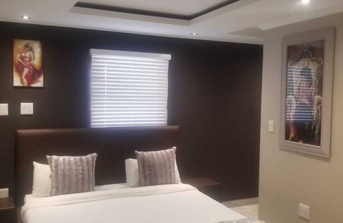 Bloubergstrand Casa | IMMACULATE 3 BED HOUSE WITH TRANQUILITY. 5 MINUTES TO THE BEACH.