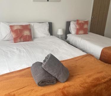 Luton Casa | Immaculate 3-Bed House in Luton