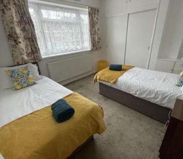 Luton Casa | Immaculate 3-Bed House in Luton