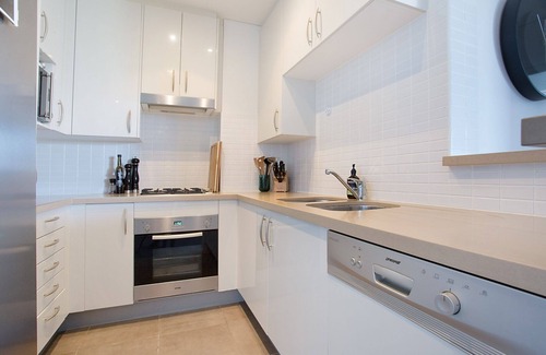 Southport Apartamento | Inmaculado apartamento de 3 dormitorios en el centro de Gold Coast Con estilo moderno