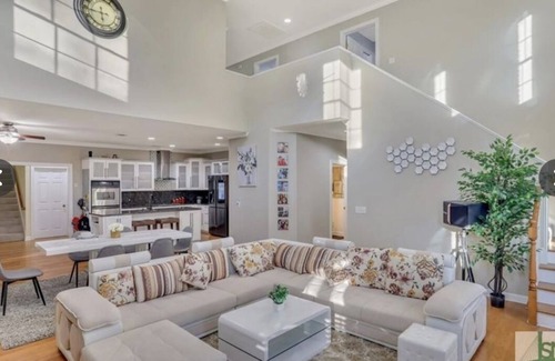 Talahi Island Casa | Immaculate 3850 sqft SAVANNAH home for entire family and friends to enjoy