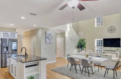 Talahi Island Casa | Immaculate 3850 sqft SAVANNAH home for entire family and friends to enjoy