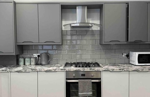 Bootle Casa | Immaculate 4-bed Detached House in Bootle