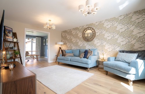 Bicester Casa | Immaculate 4-bed House 5mins Walk to Village Shop