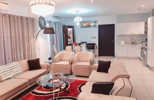 East Legon Apartamento | Immaculate Beauty Gem-5 Star Location- Pools - Gym